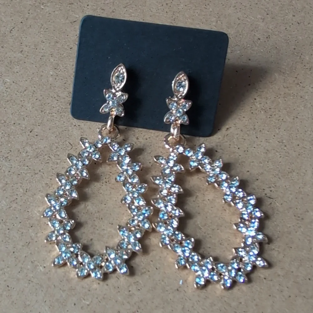 Elegant Gold Tone Floral Earrings